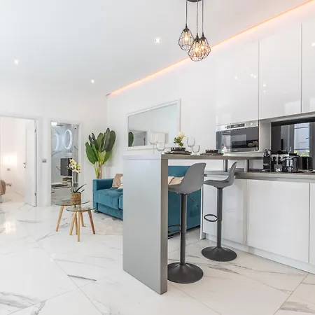 Lb Vacation I Renovated Minutes From - Palais - 30m2 Terrace Apartment *
